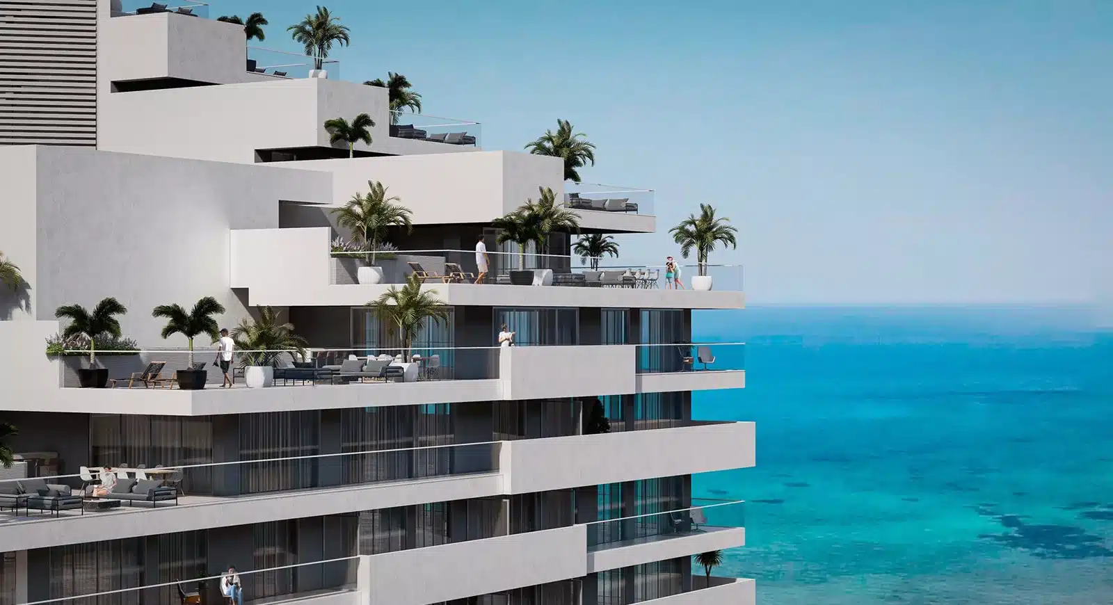 Terrassen einer modernen Wohnanlage in Nordzypern mit Palmen und Blick auf das türkisfarbene Mittelmeer