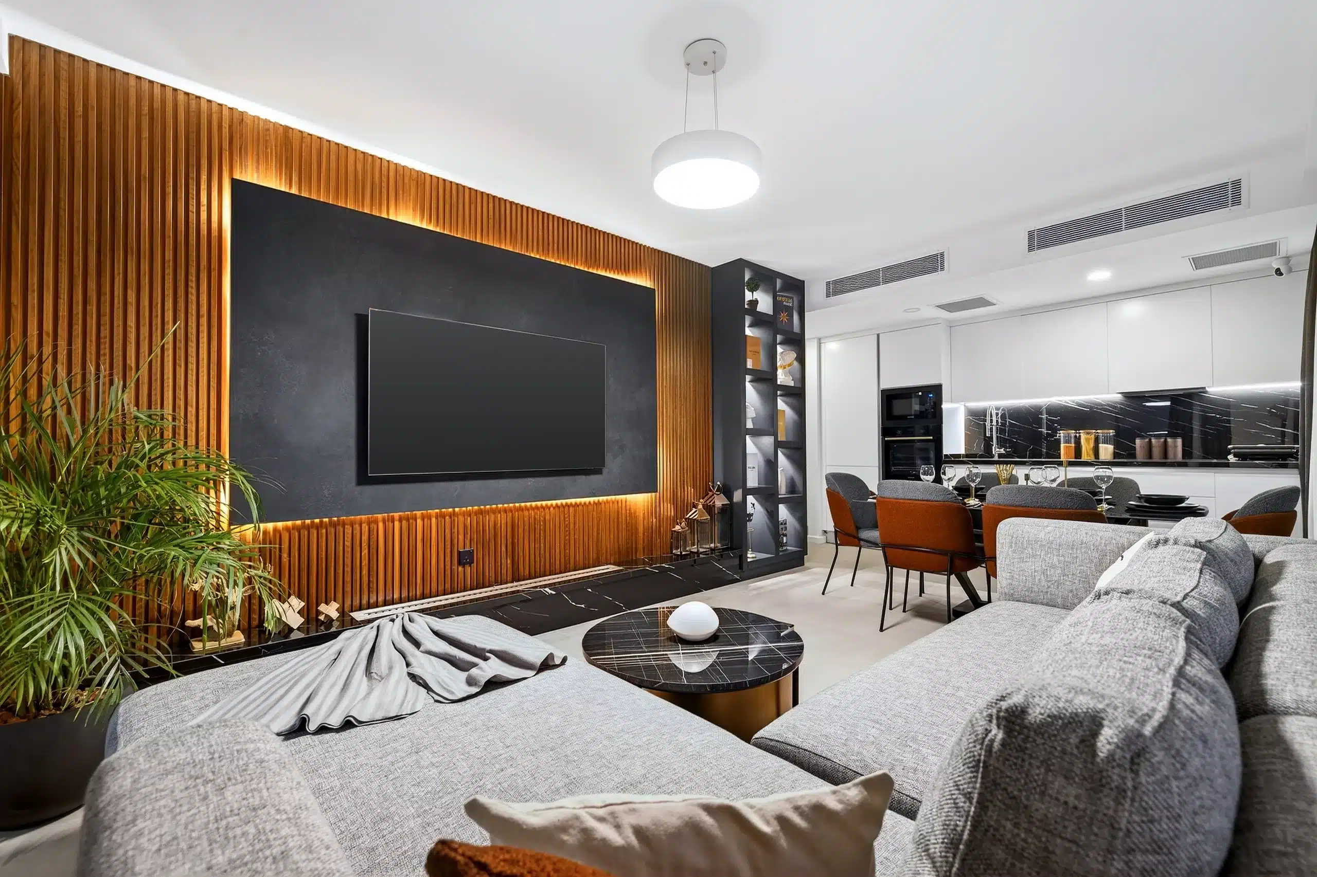 Modernes Wohnzimmer einer hochwertigen Resort-Wohnung